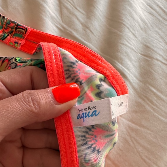 Beautiful swimming dress, never worn, absolutely gorgeous - Picture 5 of 7